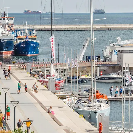 Flatbook - Center Yacht Park Marina View 그디니아